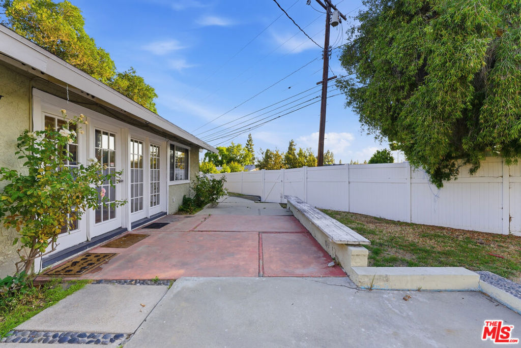 18445 Los Alimos Street Property Photo 27