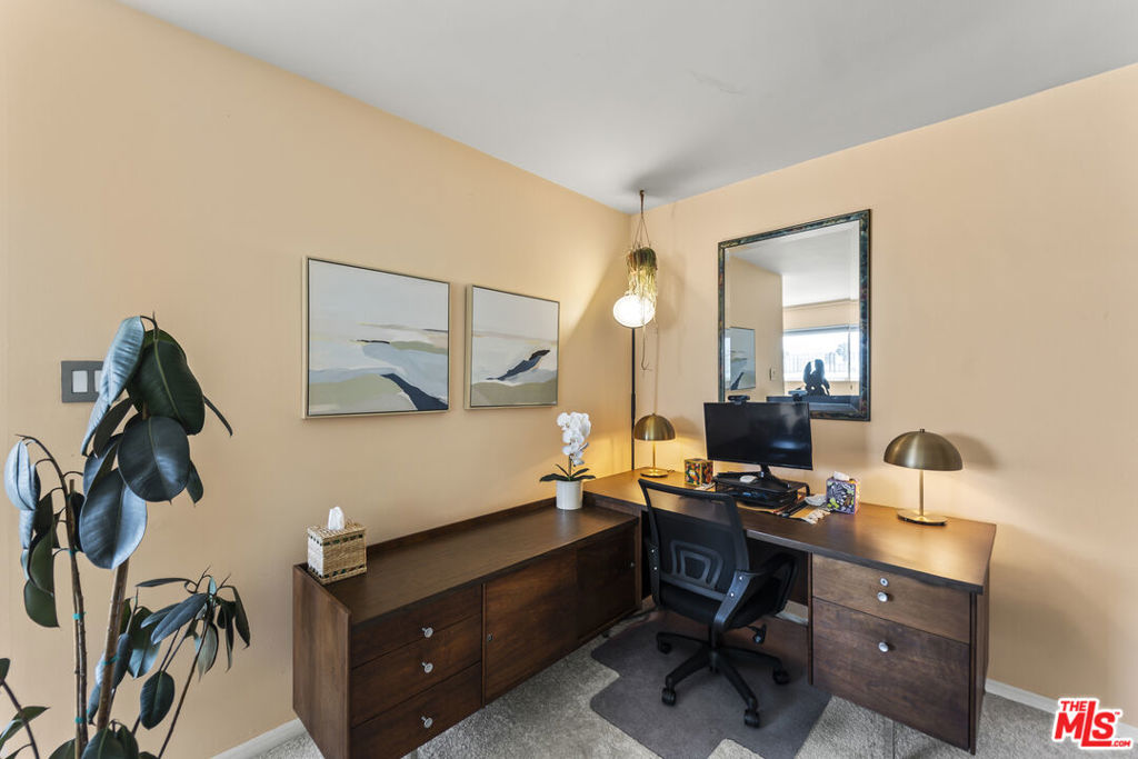 960 Larrabee Street 222 Property Photo 4