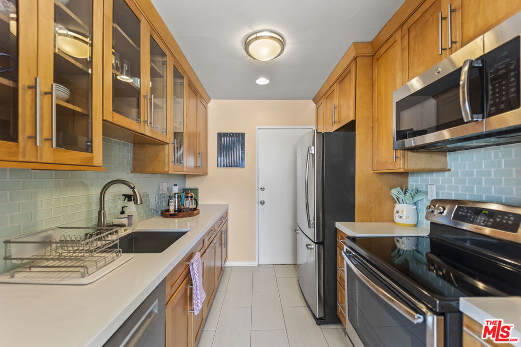 960 Larrabee Street 222 Property Photo 6