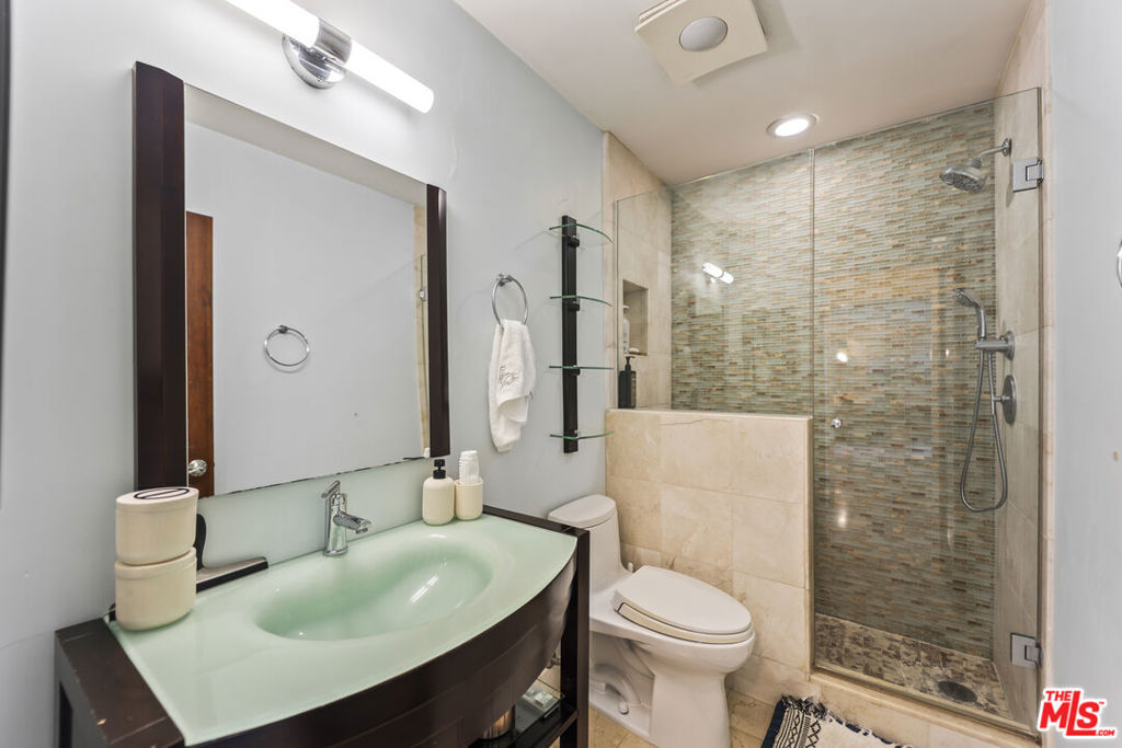 960 Larrabee Street 222 Property Photo 8