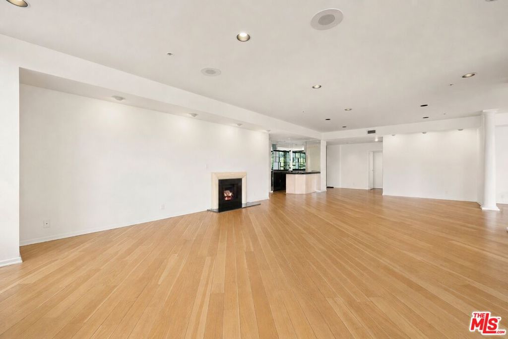 10430 Wilshire Boulevard 202 Property Photo 4