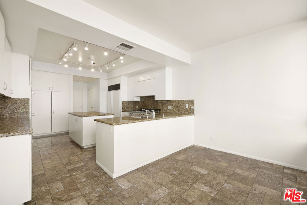 10430 Wilshire Boulevard 202 Property Photo 9