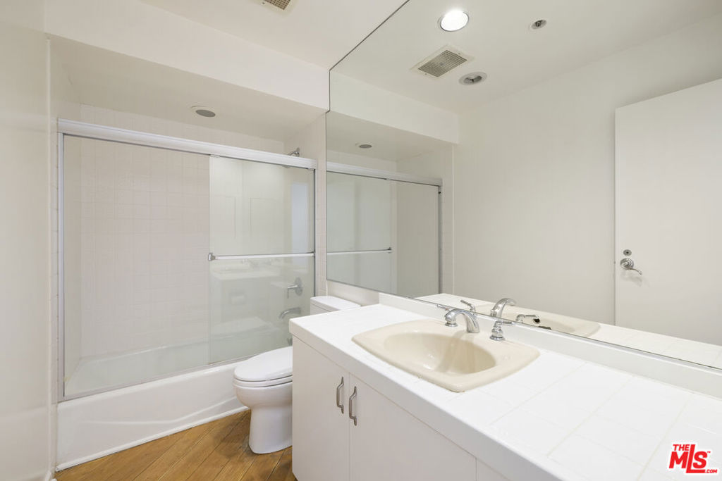 10430 Wilshire Boulevard 202 Property Photo 12