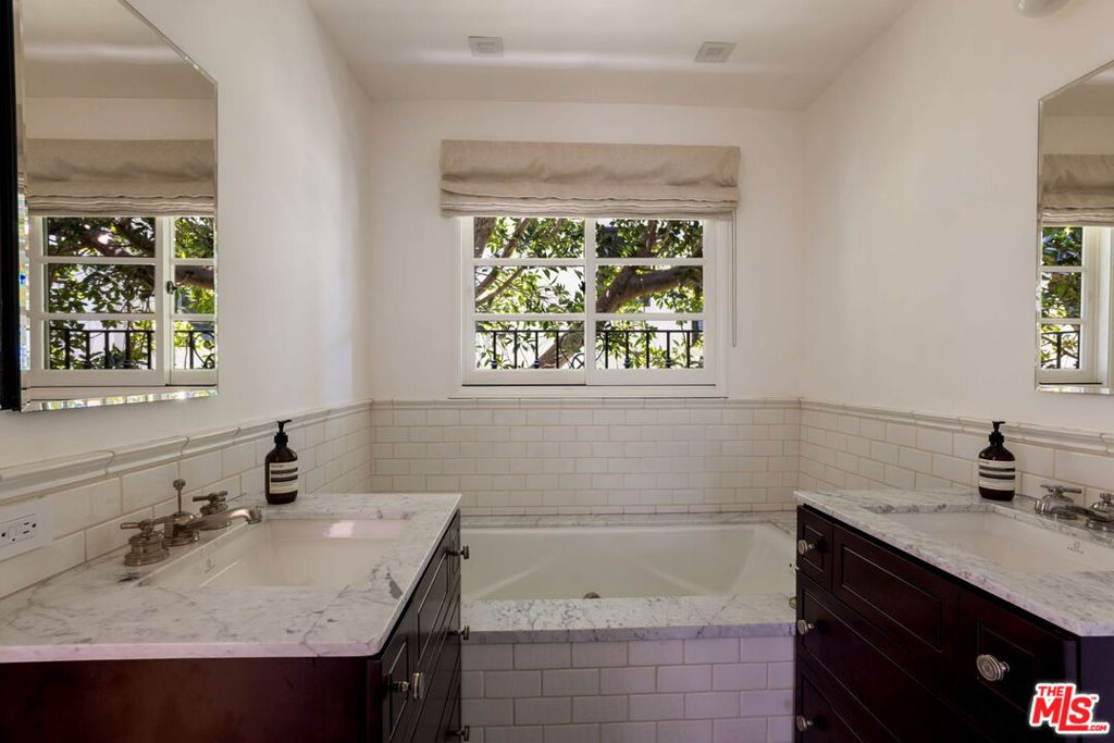 848 N Harper Avenue Property Photo 8