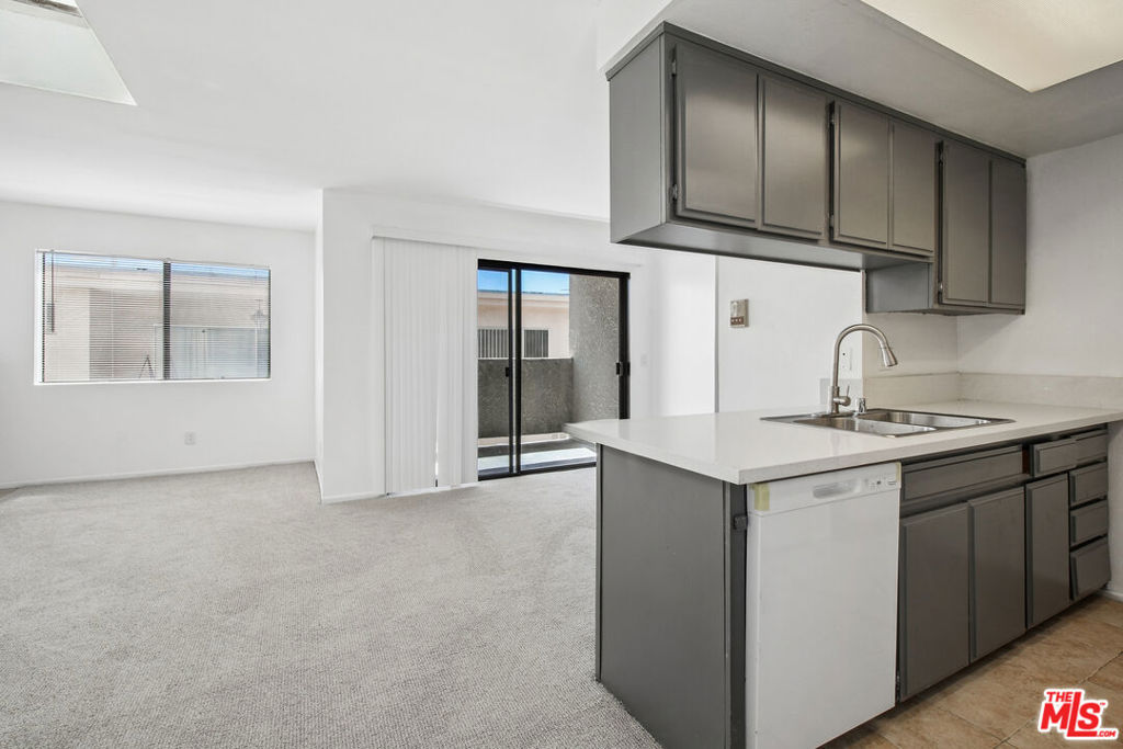 11924 Mayfield Avenue 5 Property Photo 2