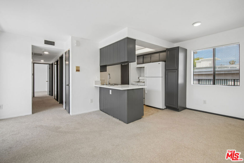 11924 Mayfield Avenue 5 Property Photo 3