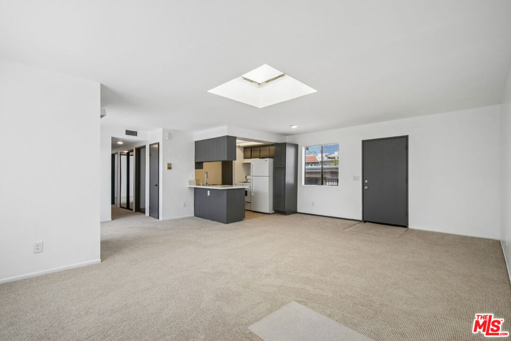 11924 Mayfield Avenue 5 Property Photo 4