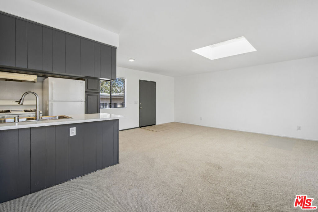 11924 Mayfield Avenue 5 Property Photo 6