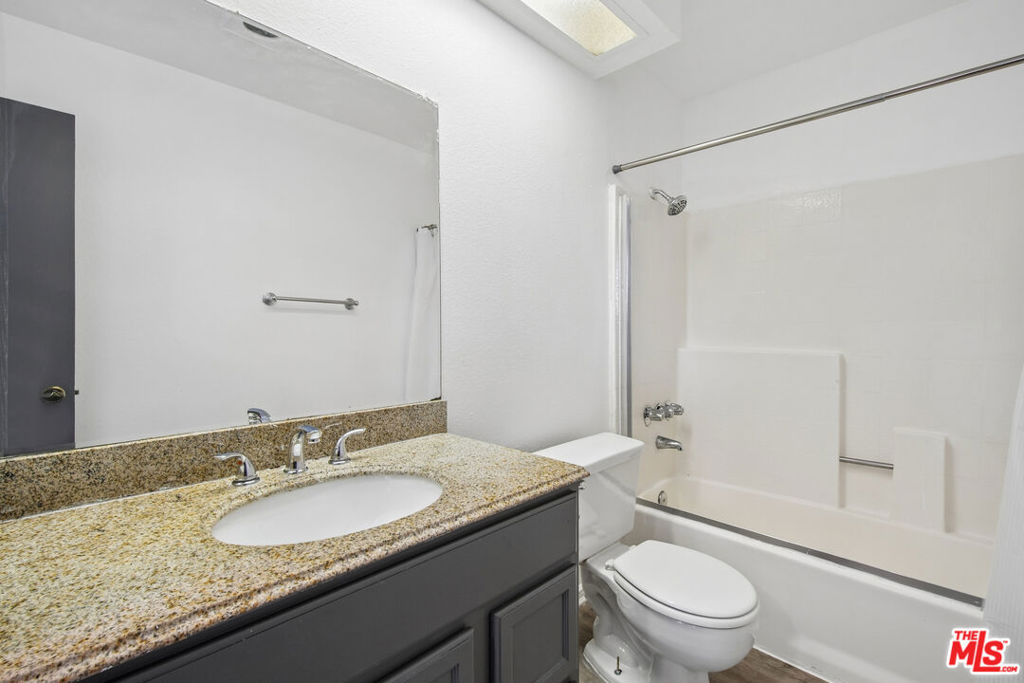 11924 Mayfield Avenue 5 Property Photo 7