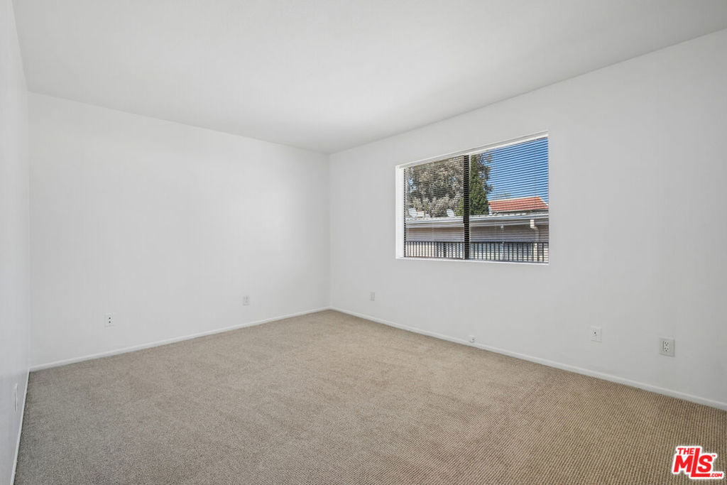 11924 Mayfield Avenue 5 Property Photo 8