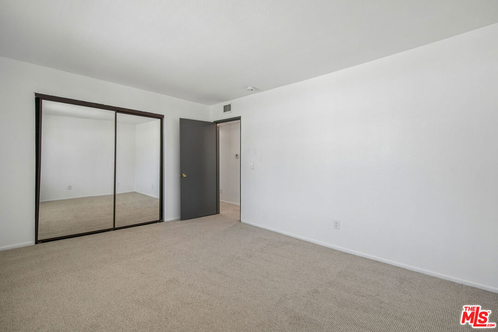 11924 Mayfield Avenue 5 Property Photo 10