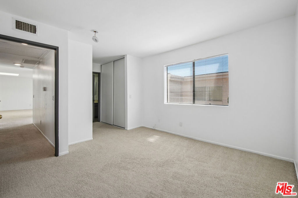 11924 Mayfield Avenue 5 Property Photo 12
