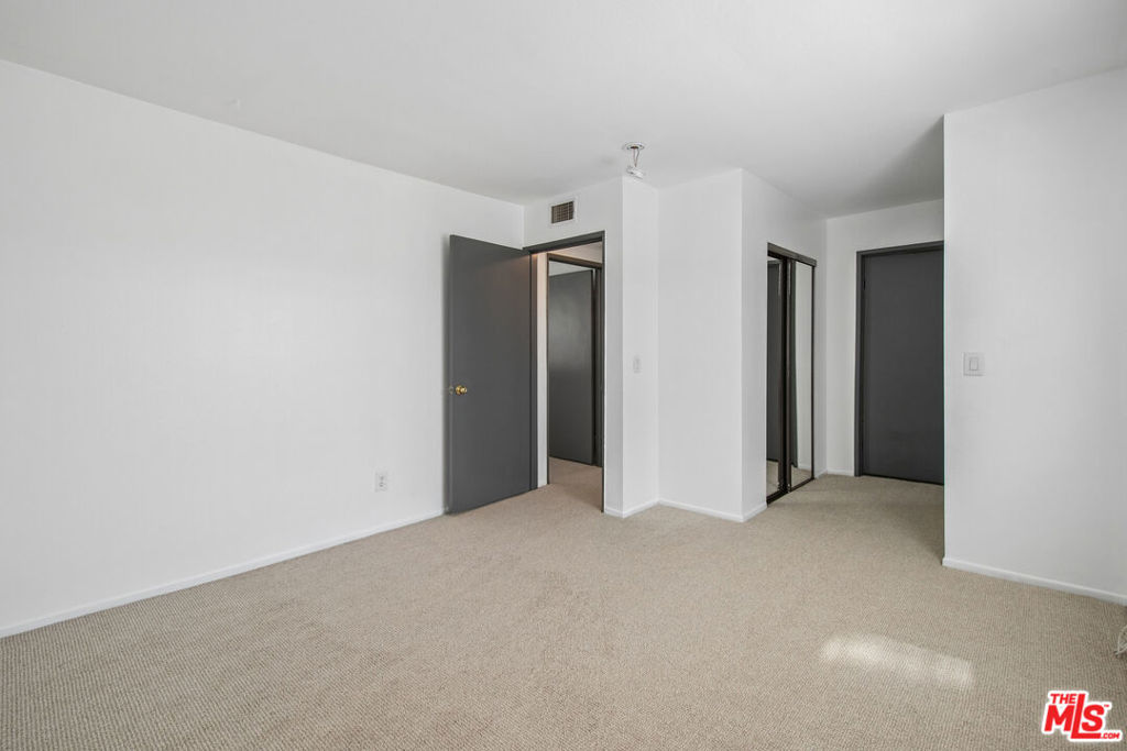 11924 Mayfield Avenue 5 Property Photo 13