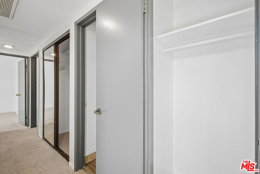 11924 Mayfield Avenue 5 Property Photo 15