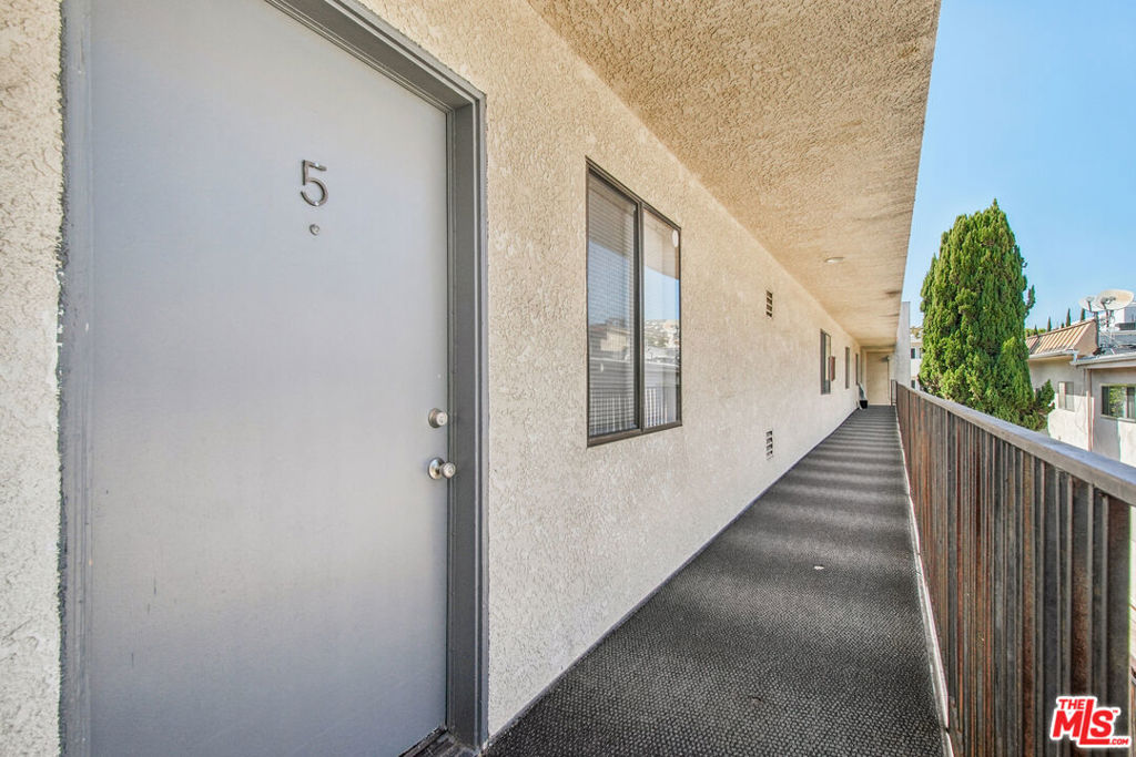 11924 Mayfield Avenue 5 Property Photo 17
