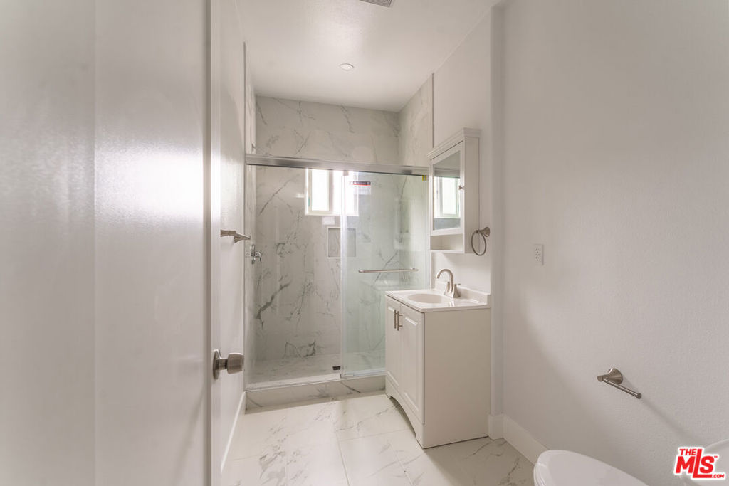 1519 W 30th Street 1 Property Photo 12