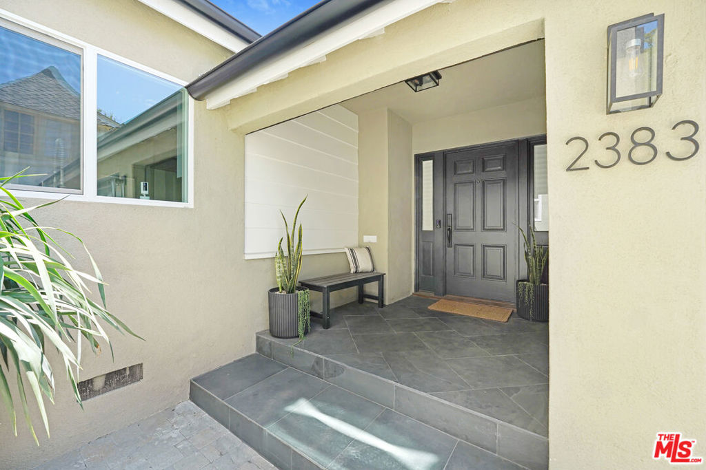 2383 Panorama Terrace Property Photo 4