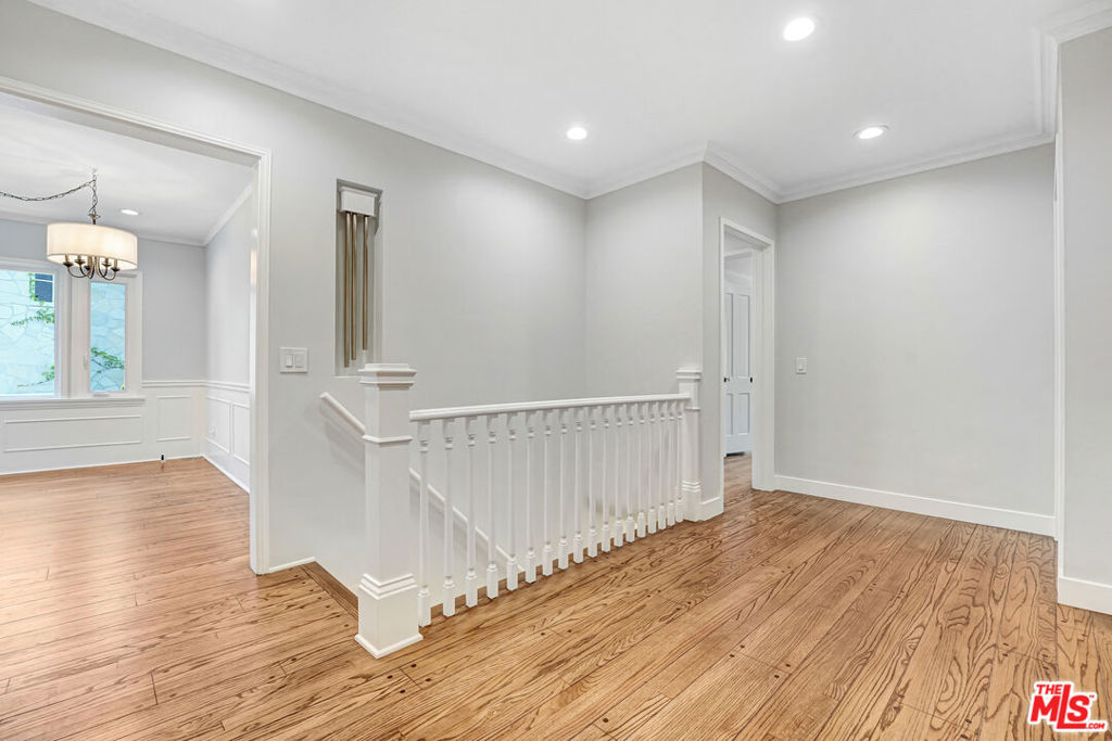 2383 Panorama Terrace Property Photo 5