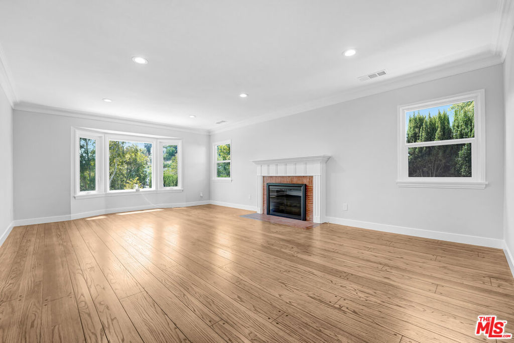 2383 Panorama Terrace Property Photo 6