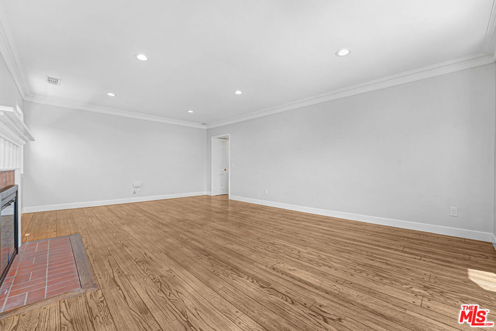 2383 Panorama Terrace Property Photo 7