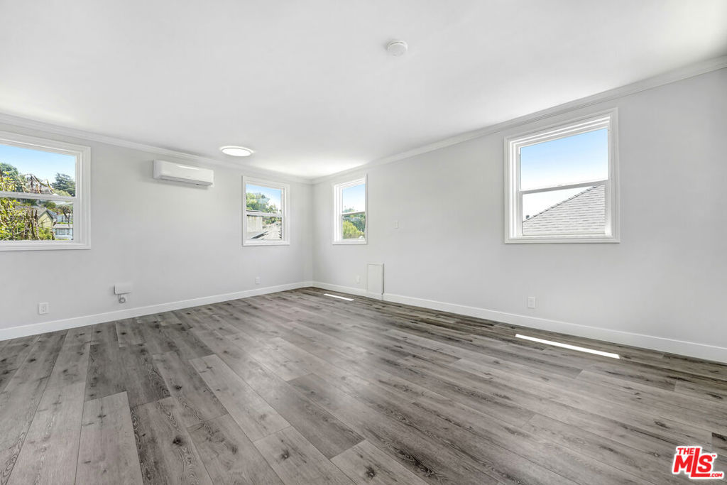 2383 Panorama Terrace Property Photo 10