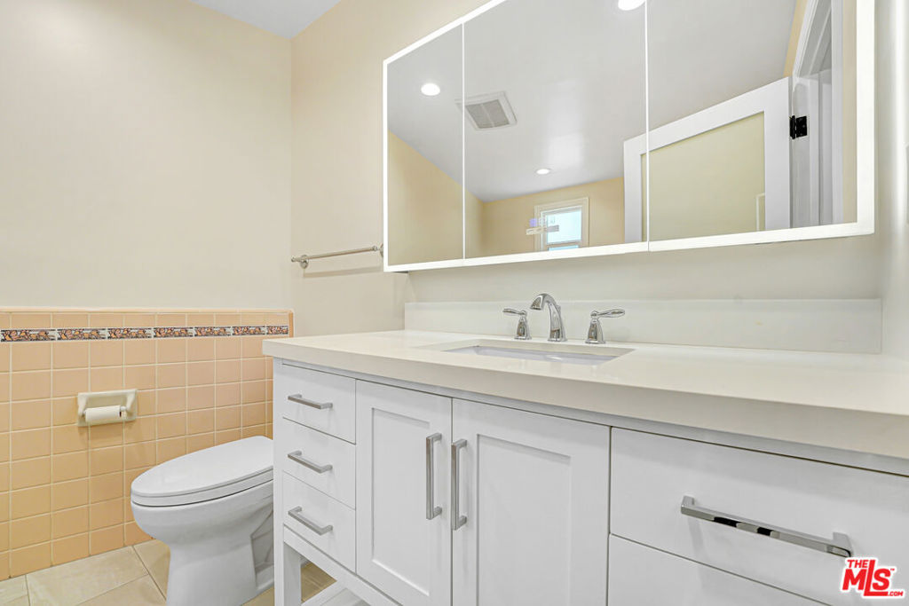 2383 Panorama Terrace Property Photo 18