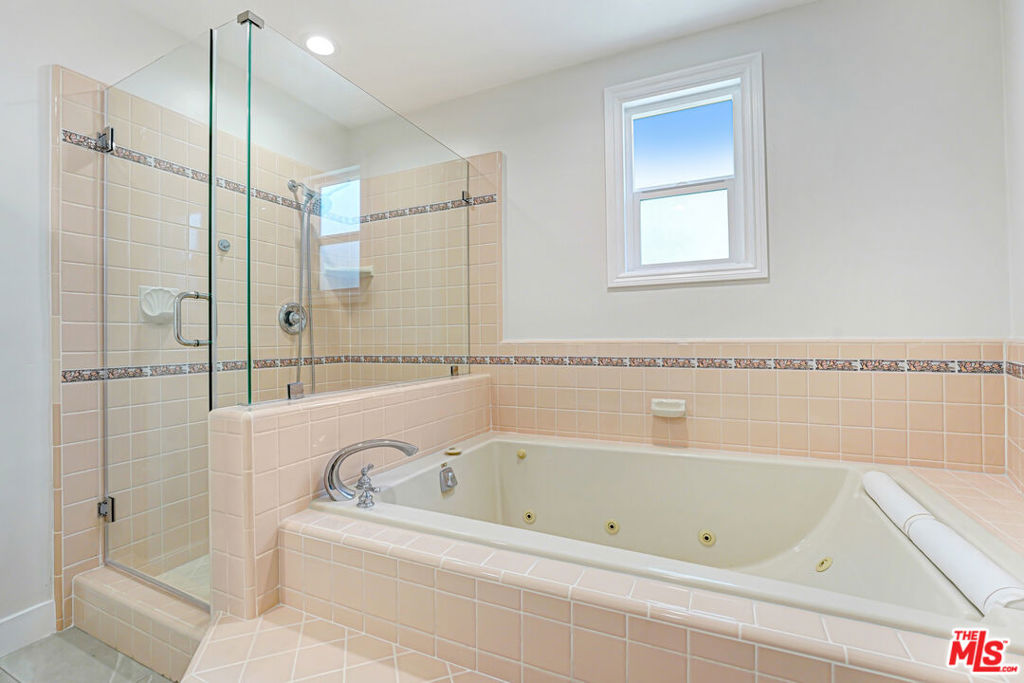 2383 Panorama Terrace Property Photo 19
