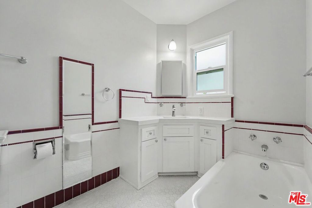 2383 Panorama Terrace Property Photo 23