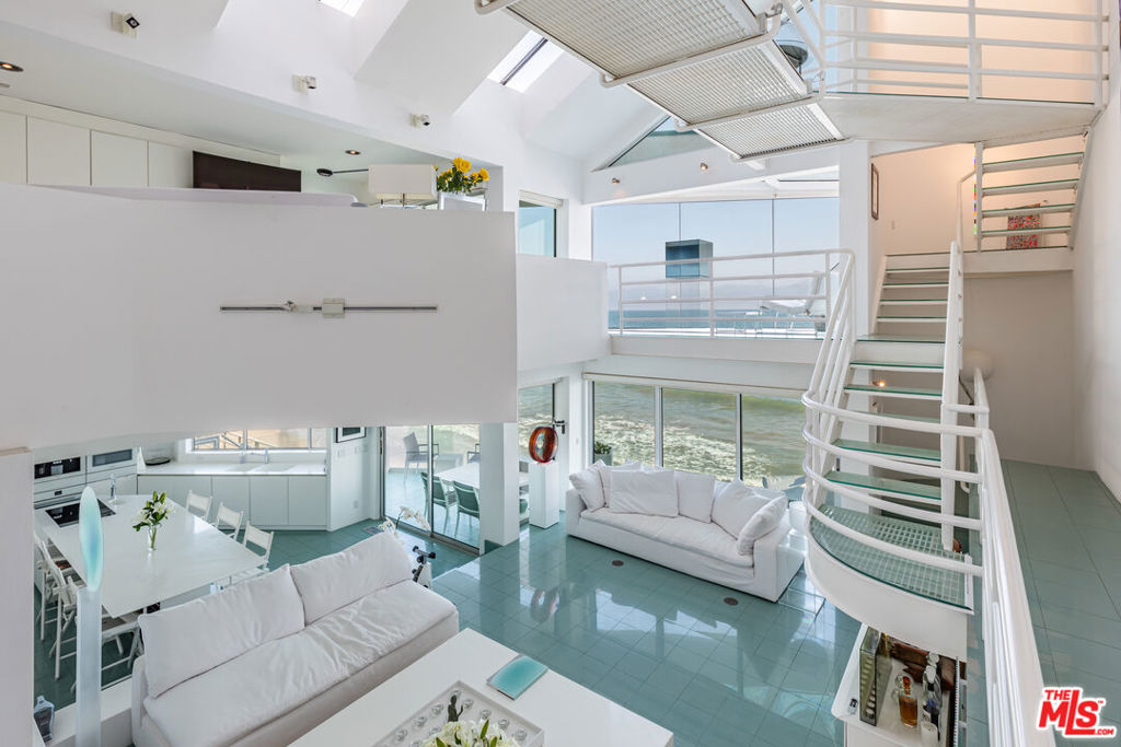 21016 Pacific Coast Highway Property Photo 4