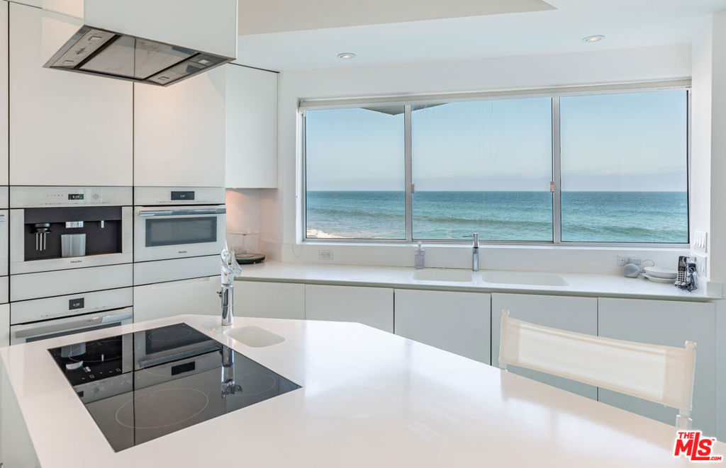 21016 Pacific Coast Highway Property Photo 10