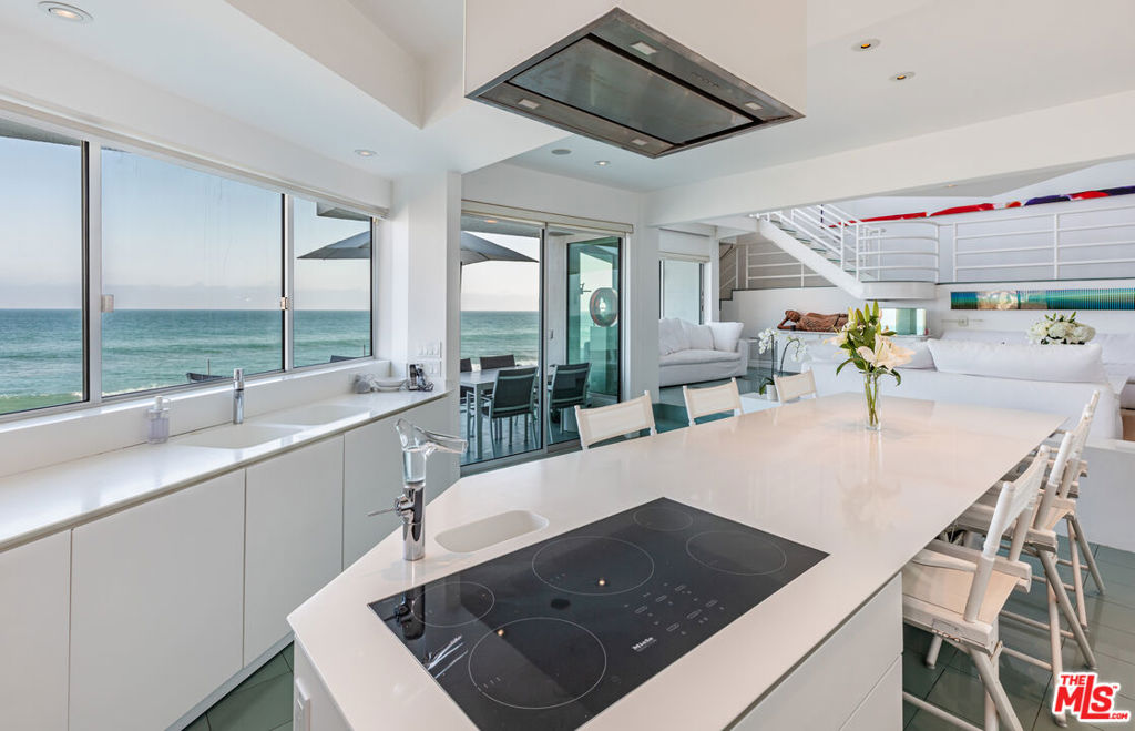 21016 Pacific Coast Highway Property Photo 11
