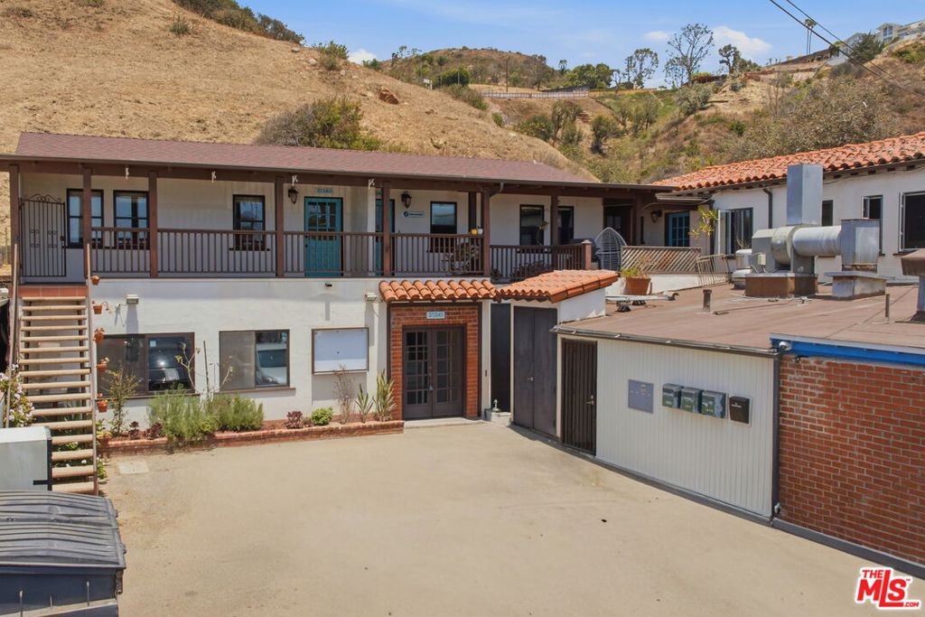 21235 Pacific Coast Highway 21241 Property Photo 3
