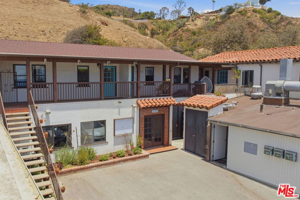 21235 Pacific Coast Highway 21241 Property Photo 4