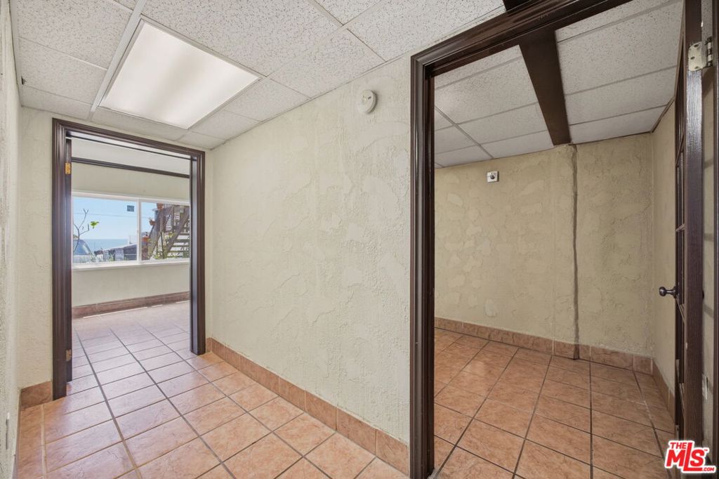 21235 Pacific Coast Highway 21241 Property Photo 18