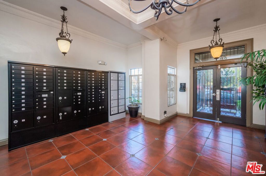2430 Ocean View Avenue Property Photo 6