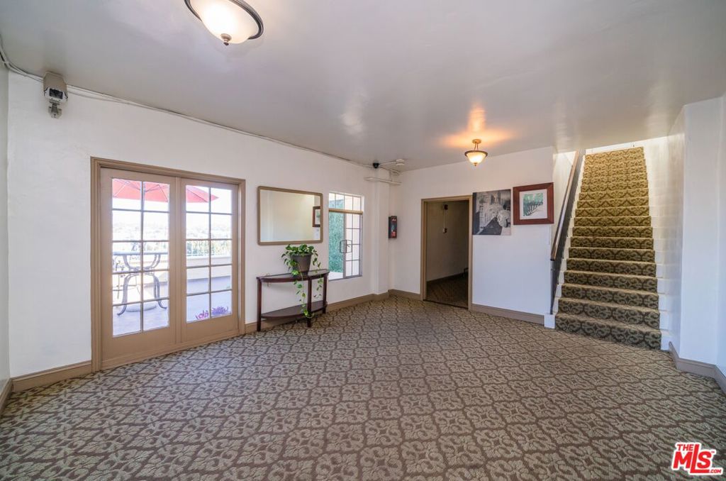 2430 Ocean View Avenue Property Photo 7