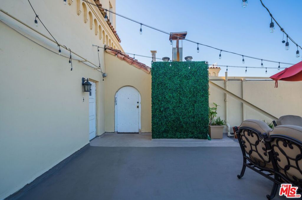 2430 Ocean View Avenue Property Photo 8