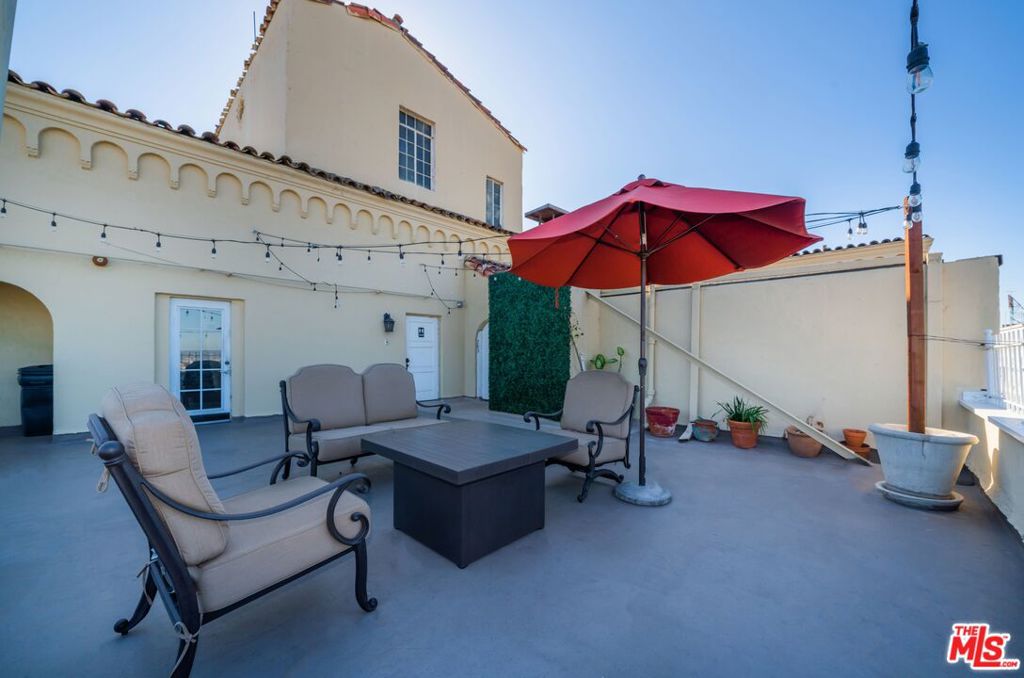 2430 Ocean View Avenue Property Photo 11