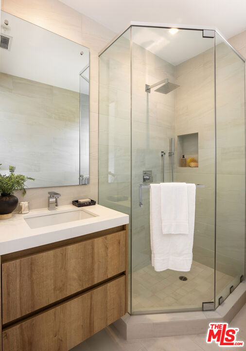815 N Tigertail Road Property Photo 24
