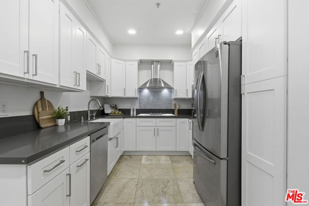 120 S Crescent Drive 104 Property Photo 11