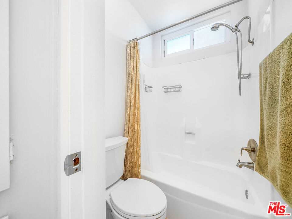 9005 Cynthia Street 413 Property Photo 26