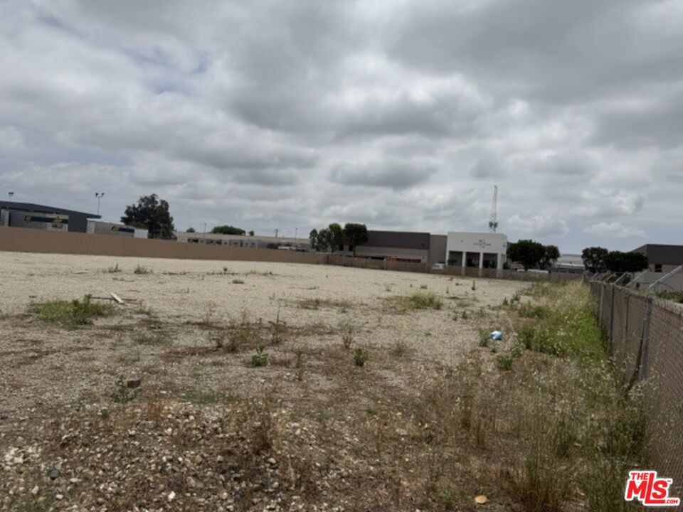 2320 Latigo Avenue Property Photo 4