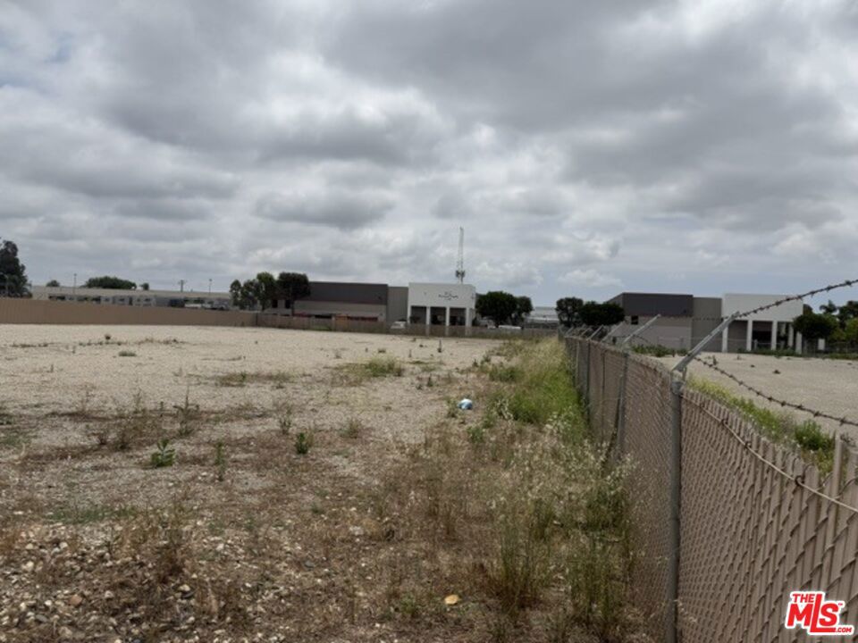 2320 Latigo Avenue Property Photo 5
