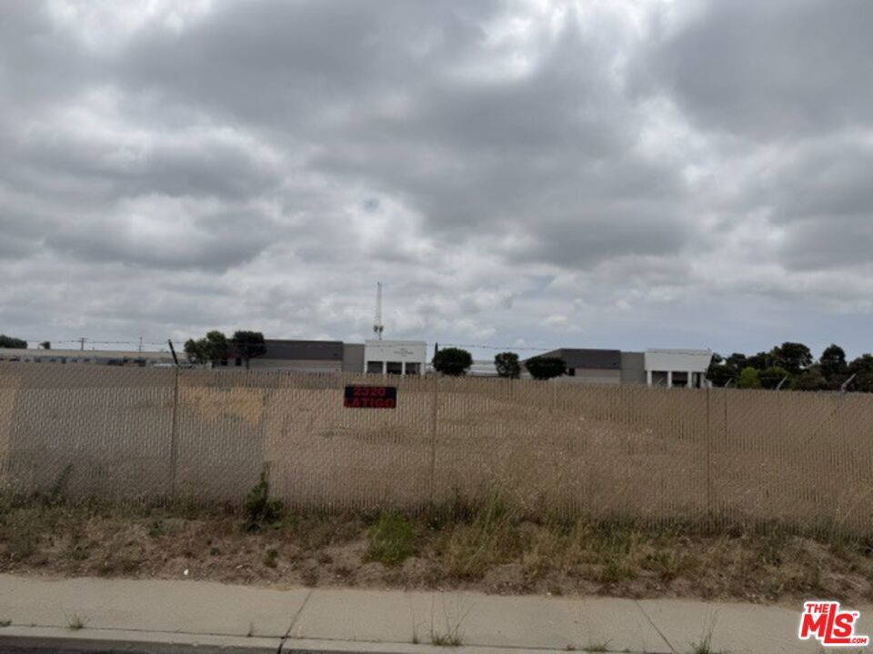 2320 Latigo Avenue Property Photo 7