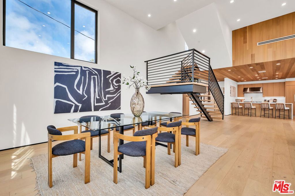 611 Broadway Street Property Photo 13
