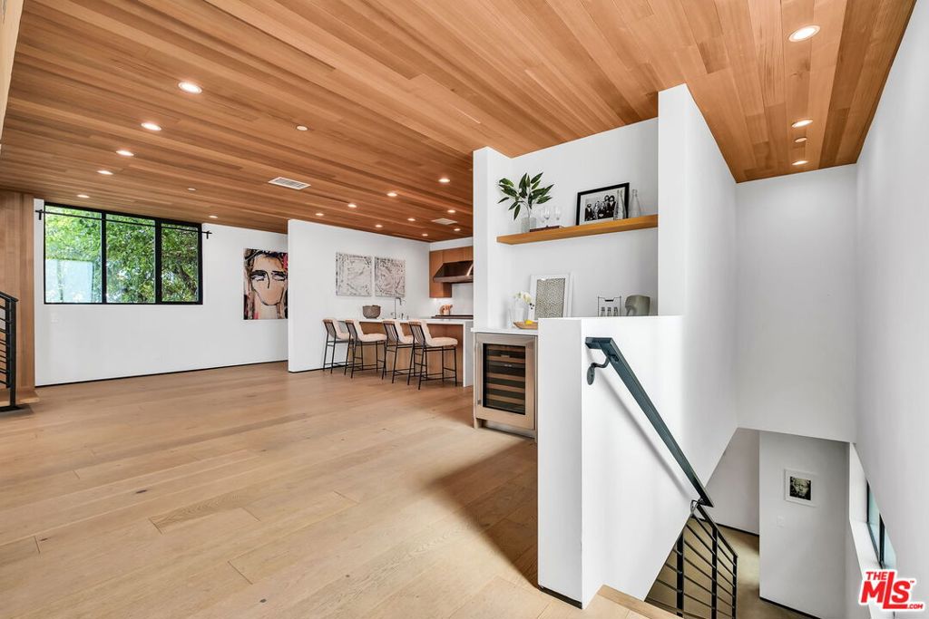 611 Broadway Street Property Photo 14