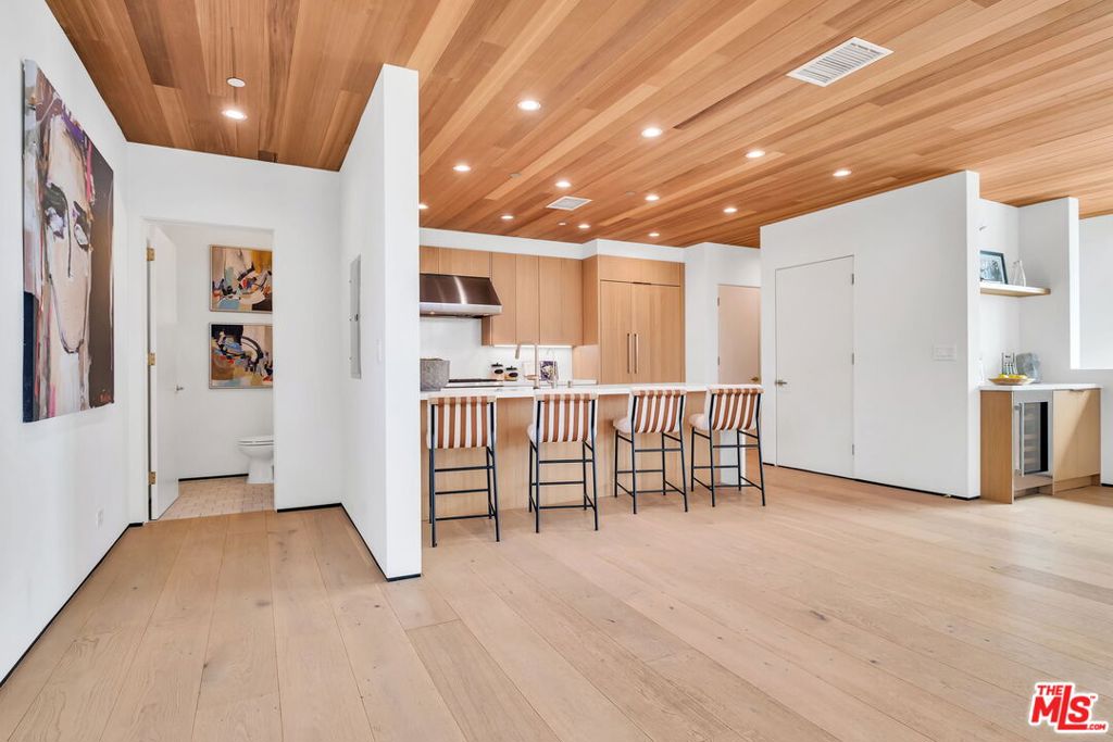 611 Broadway Street Property Photo 17