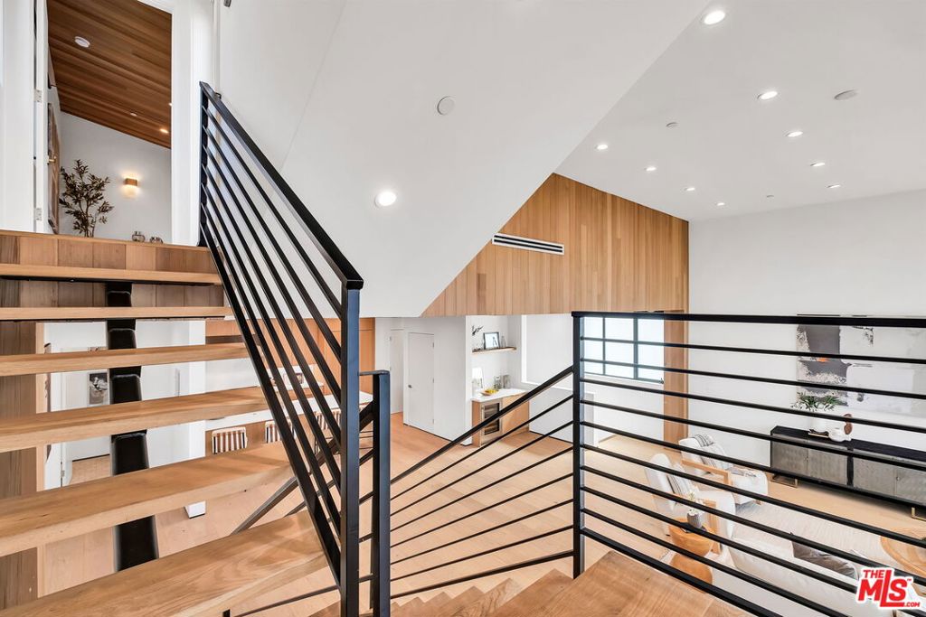611 Broadway Street Property Photo 23