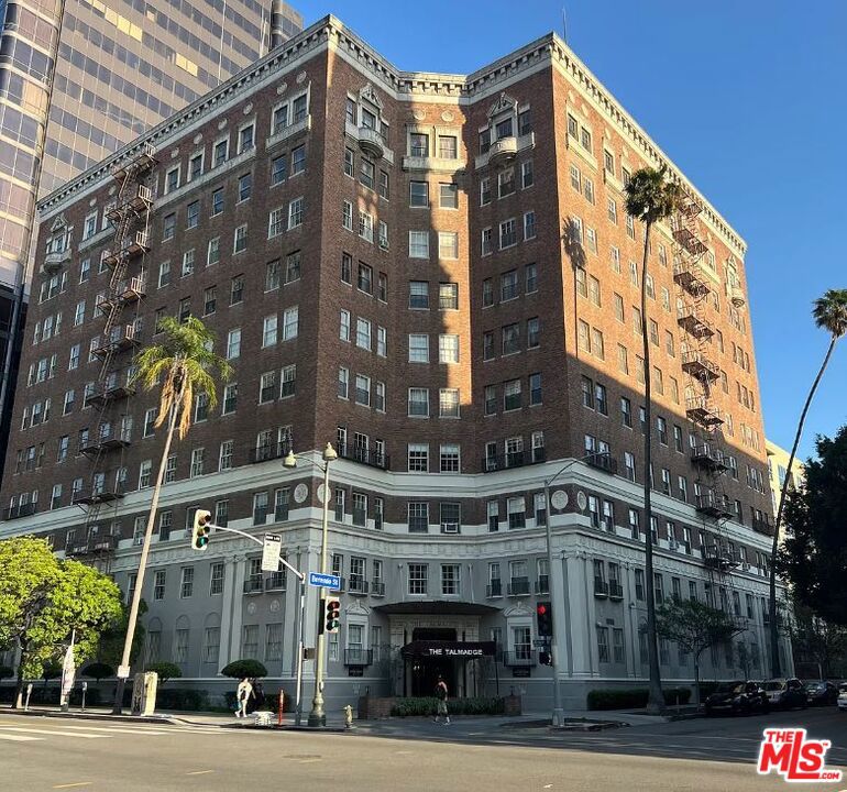3278 Wilshire Boulevard 401 Property Photo 2