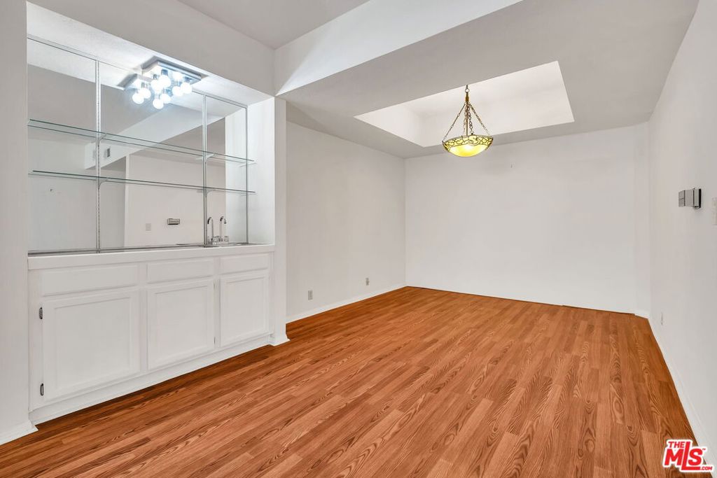 1164 Wellesley Avenue 204 Property Photo 4